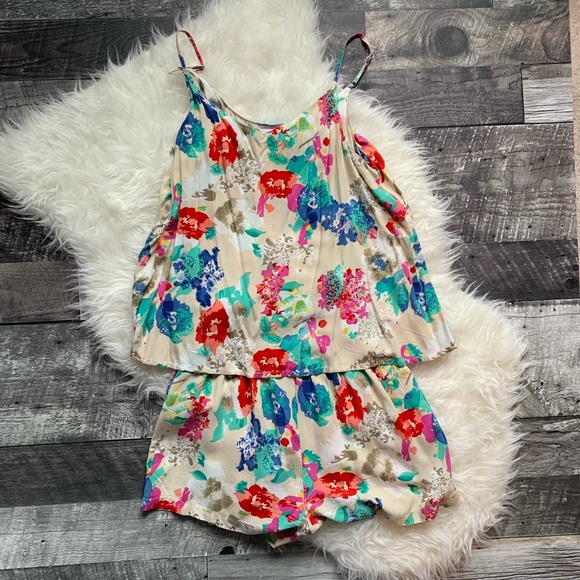 BOGO 💚. Vero Moda Floral Romper / Jumpsuit - Picture 1 of 6